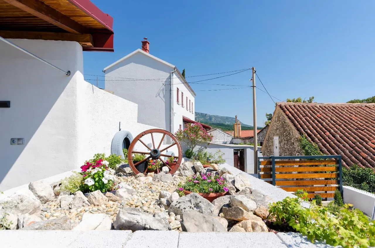 Prázdninový dům House Bozica With Sauna And Pool Tribalj