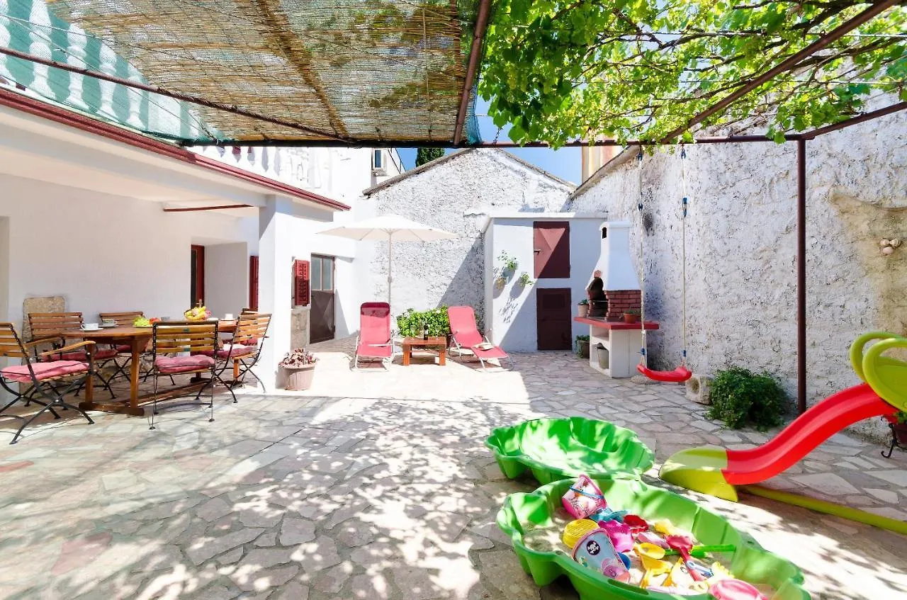House Bozica With Sauna And Pool Tribalj